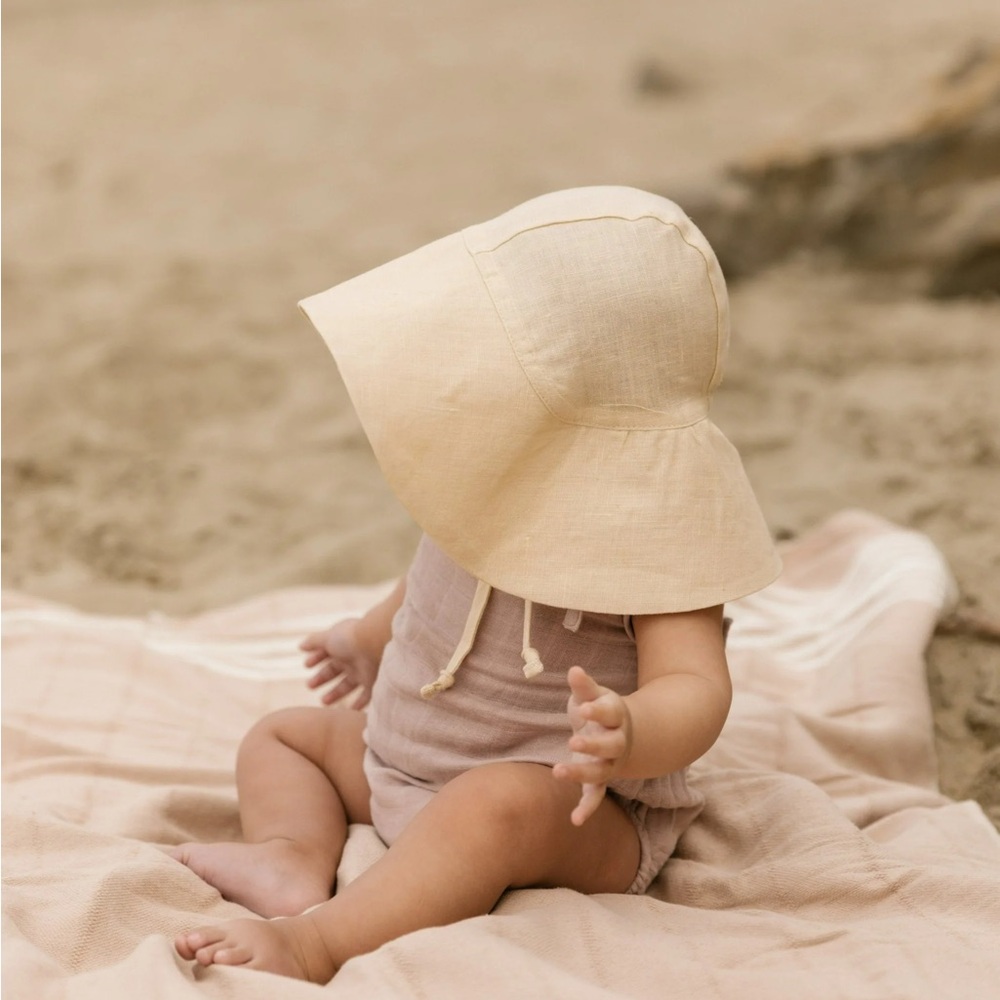 Briar baby linen sun bonnet